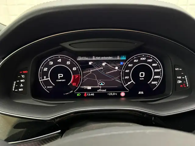 Audi RS Q8 view 12