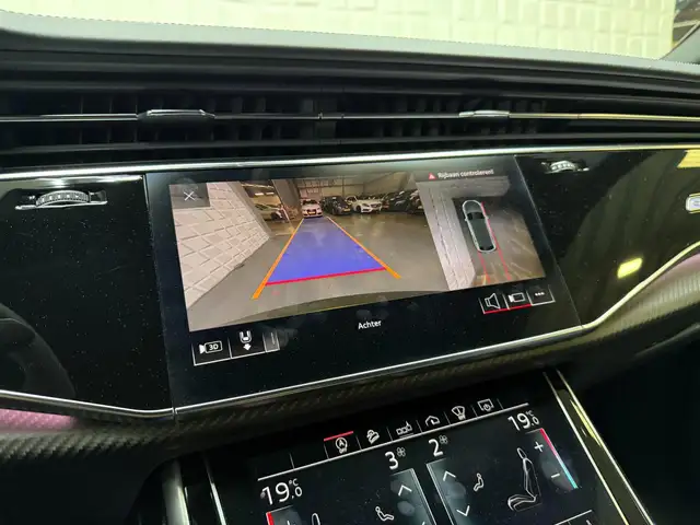 Audi RS Q8 view 15