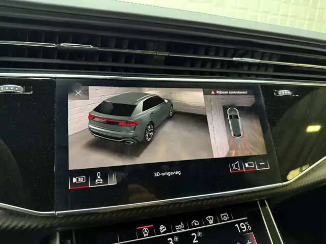 Audi RS Q8 view 14