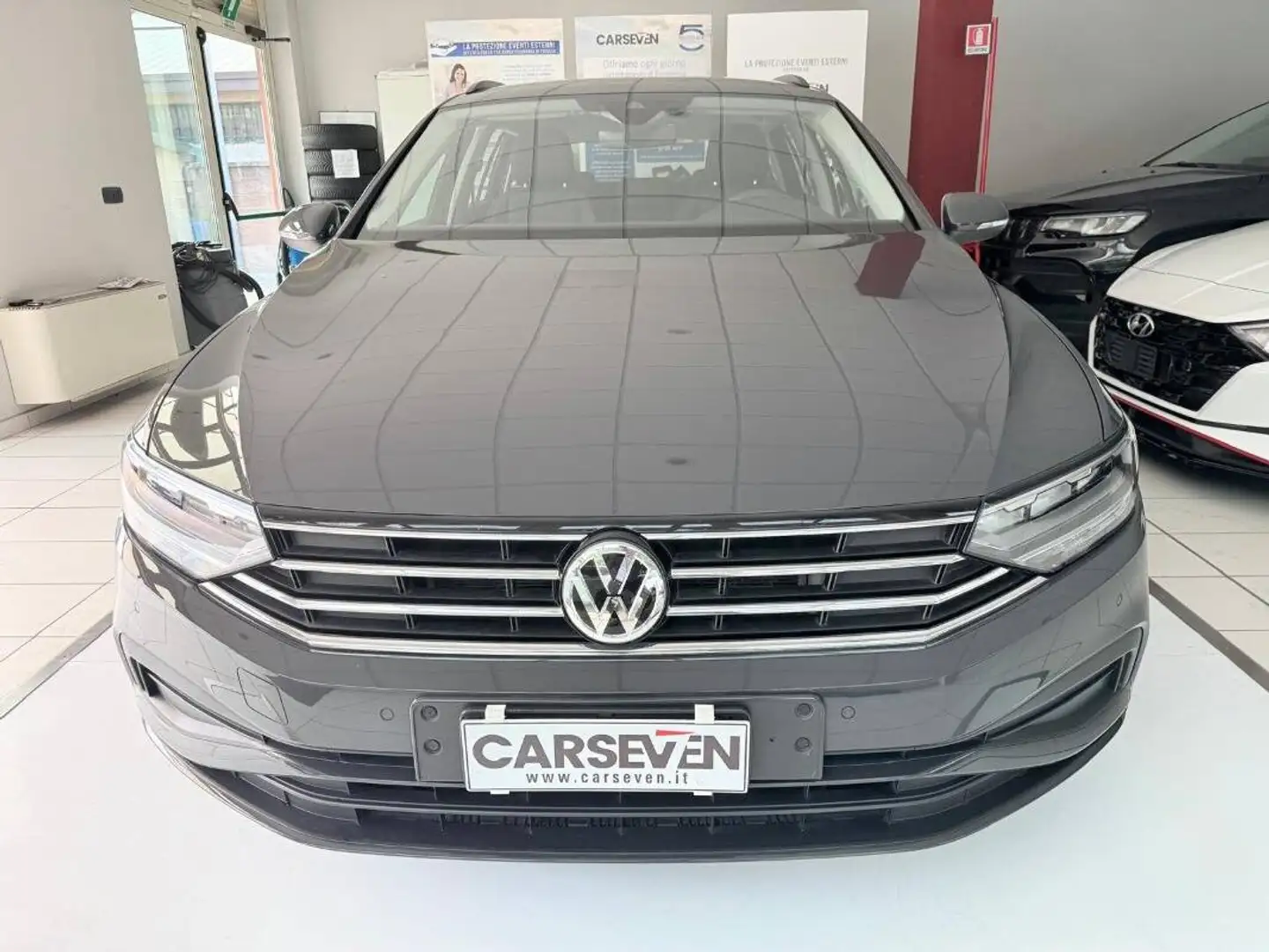 Volkswagen Passat Variant 1.6 tdi Business 120cv dsg Gris - 2