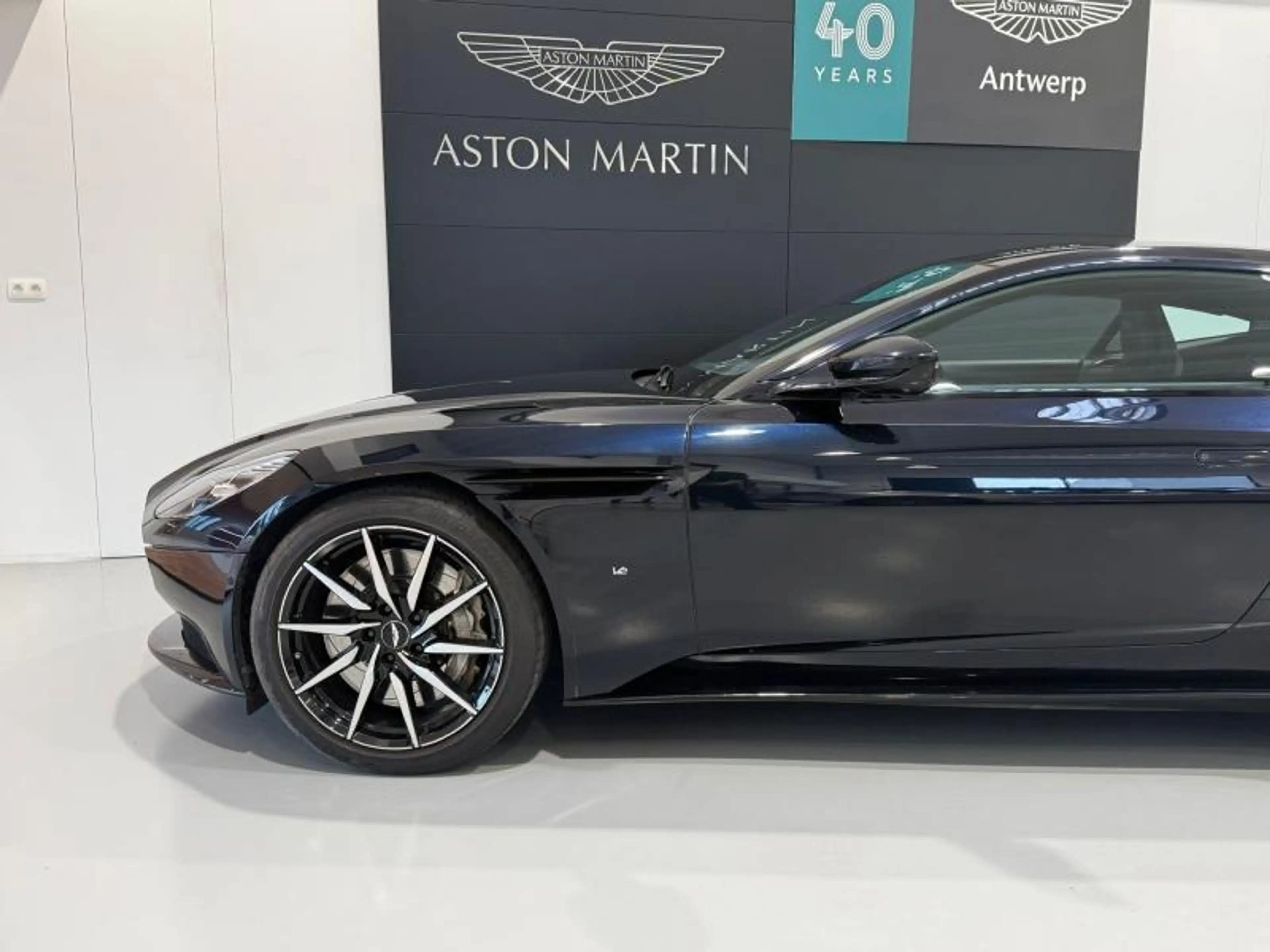 Aston Martin DB11 Coupe — photo 11