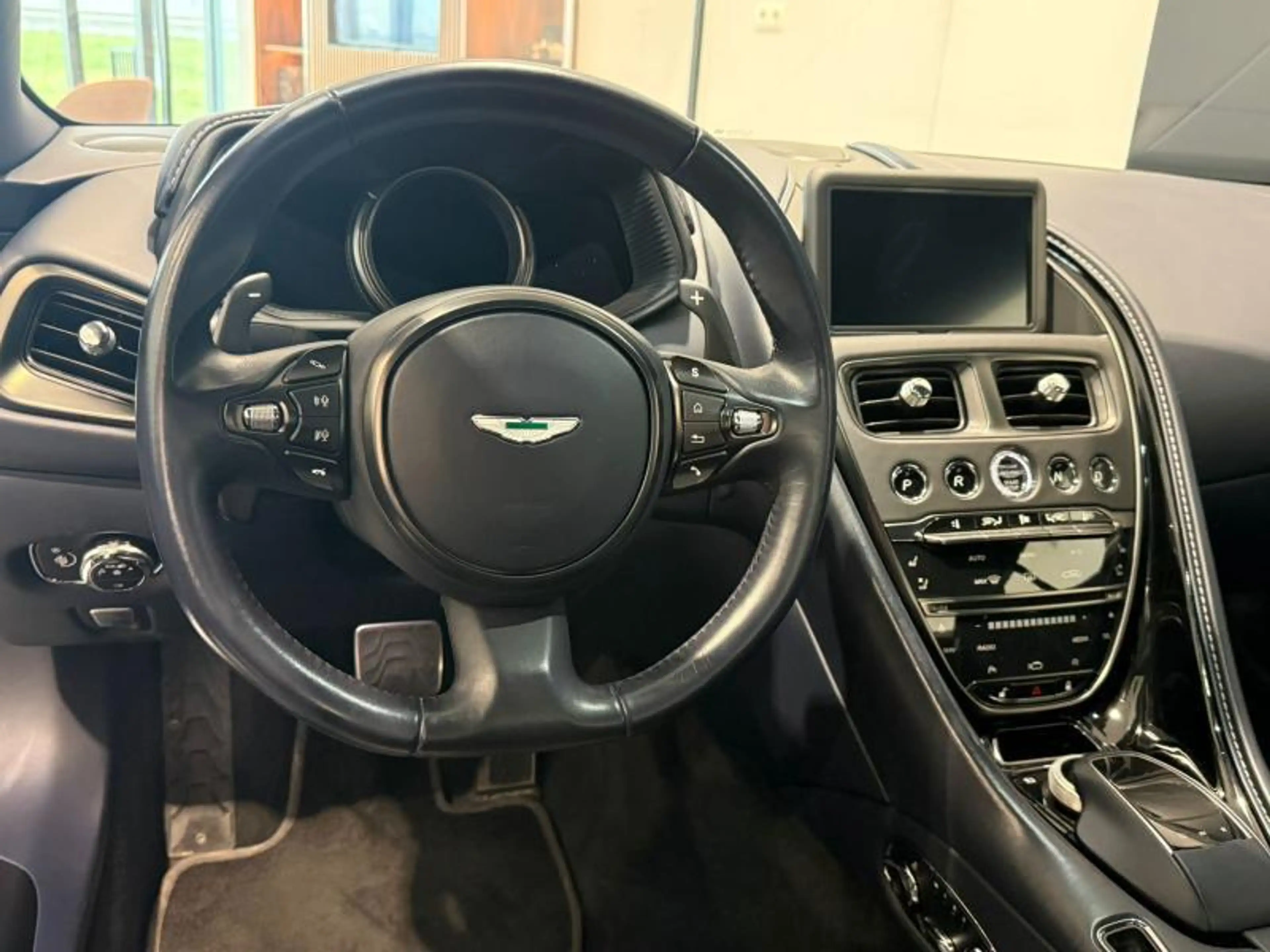 Aston Martin DB11 Coupe — photo 7