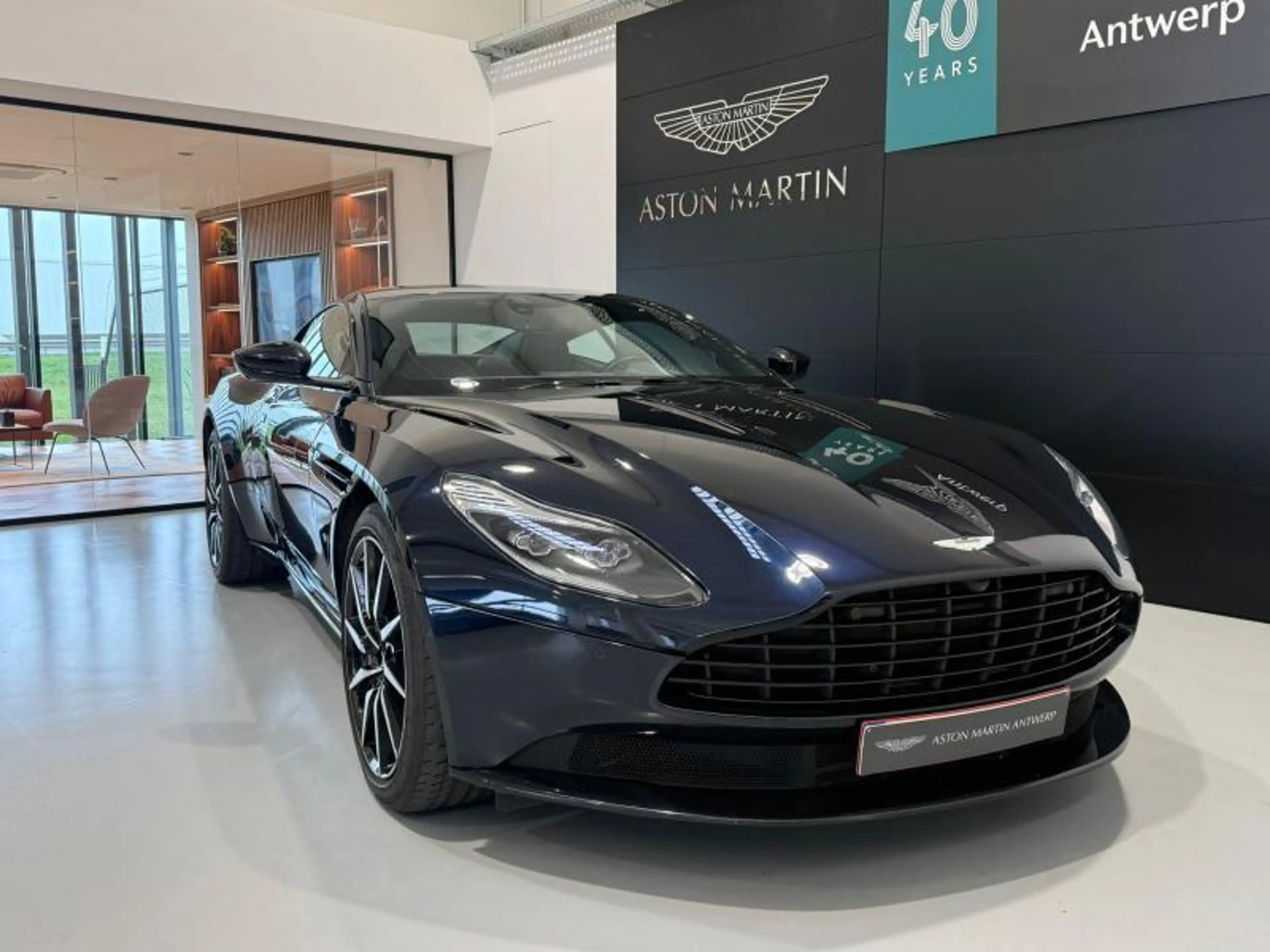 Aston Martin DB11 Coupe — photo 2
