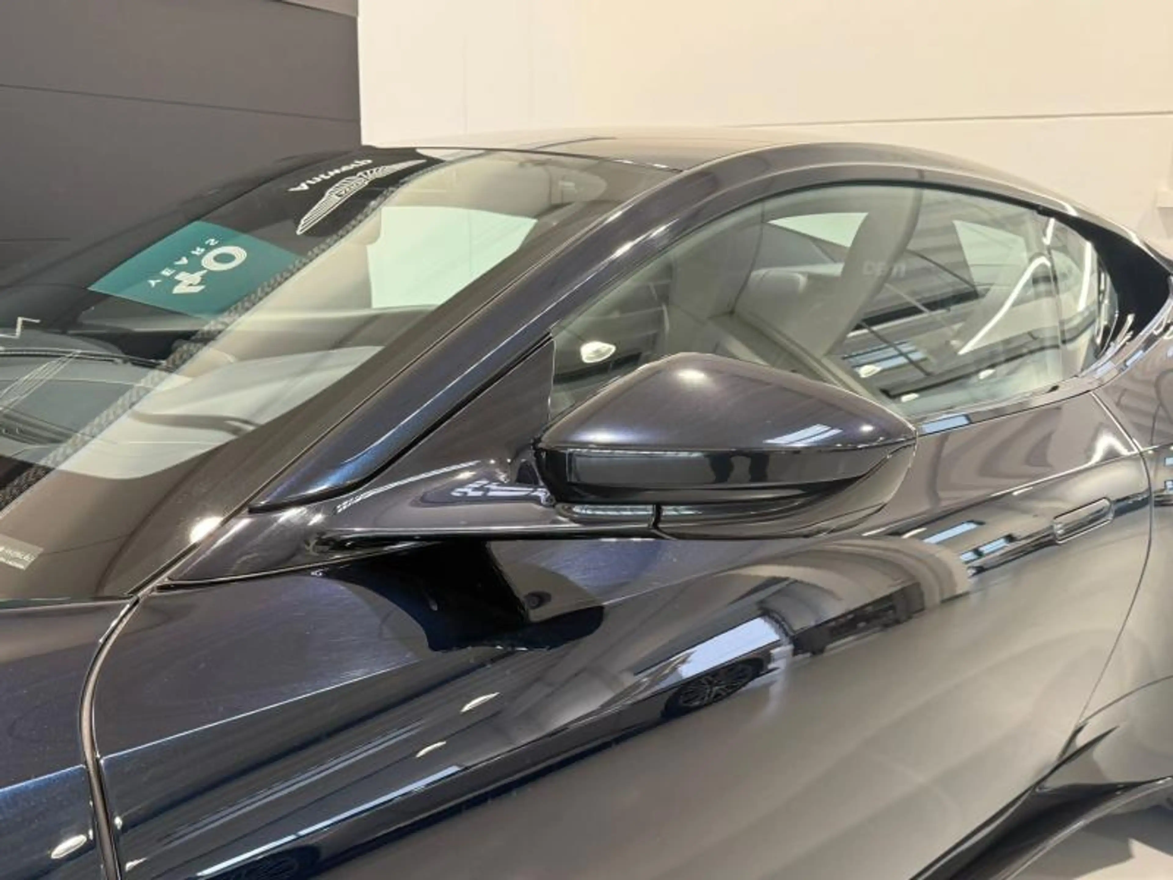 Aston Martin DB11 Coupe — photo 13