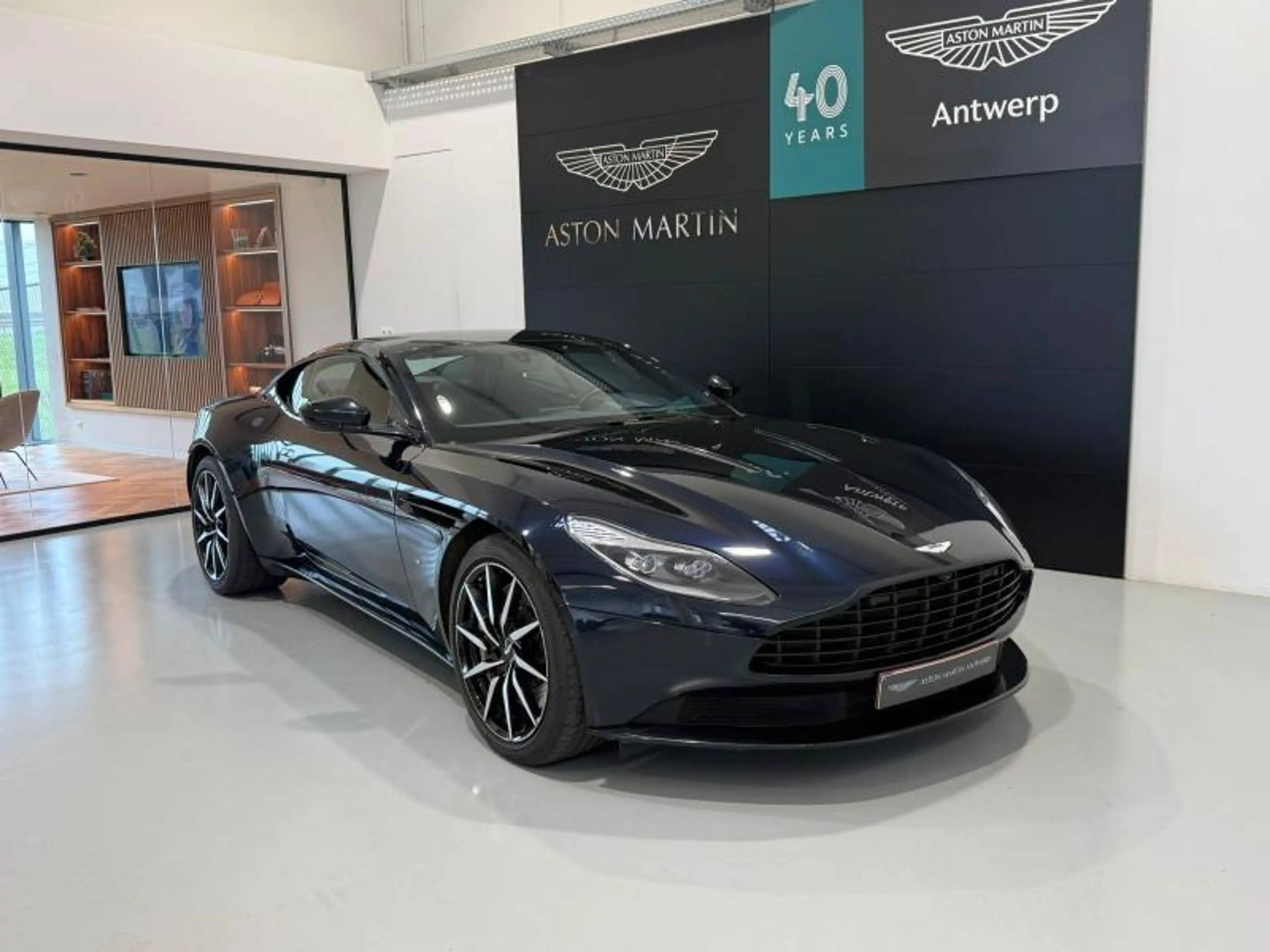 Aston Martin DB11 Coupe