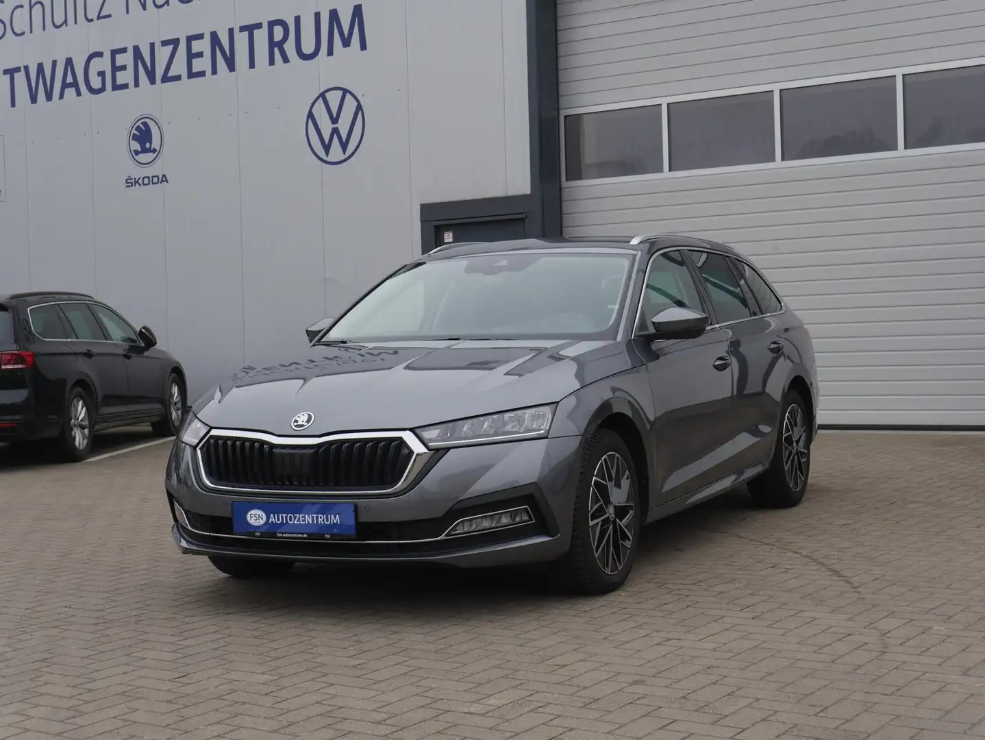 Skoda Octavia Combi 2.0 TDI Style DSG NAVI ACC SITZHZG RFK HUD Grau - 2