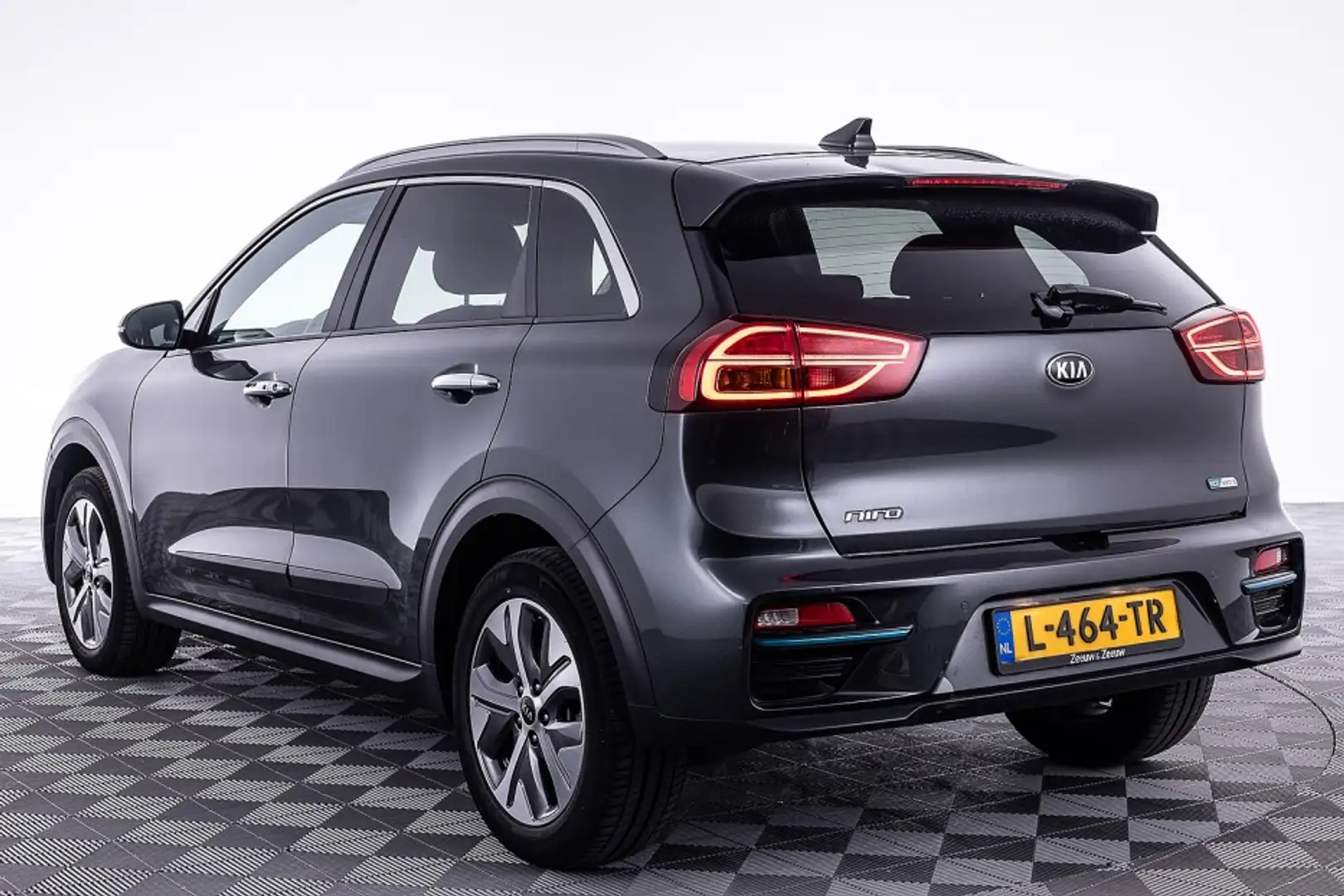 Kia e-Niro DynamicPlusLine 64 kWh | SCHUIFDAK | NAVI | Half L Grijs - 2