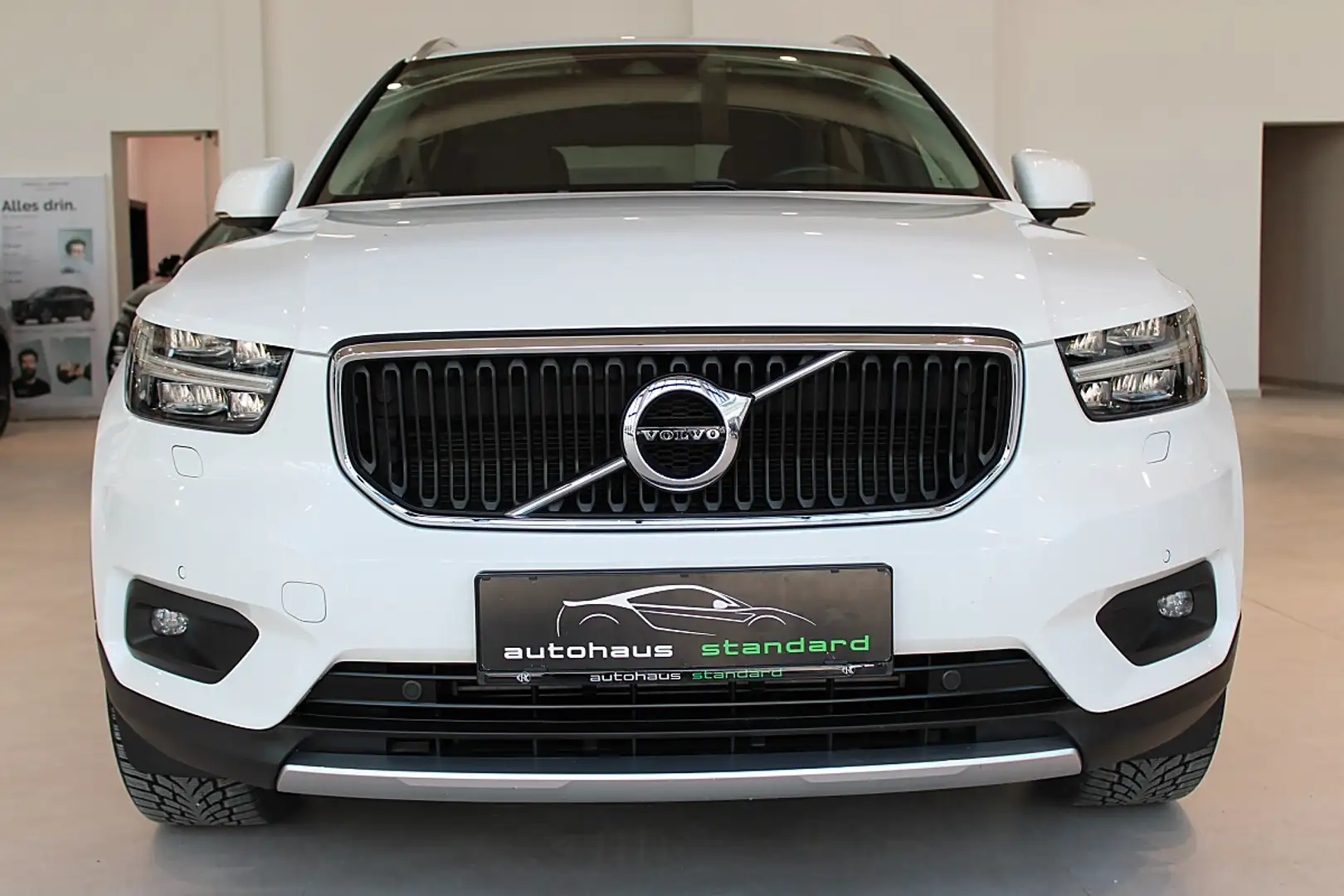 Volvo XC40 T3 Momentum Pro Geartronic **Erstbesitz** Weiß - 2