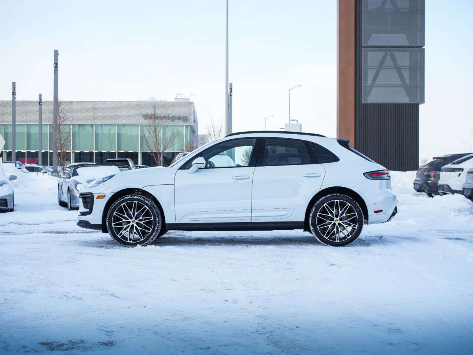 2026 Porsche Macan alt 4