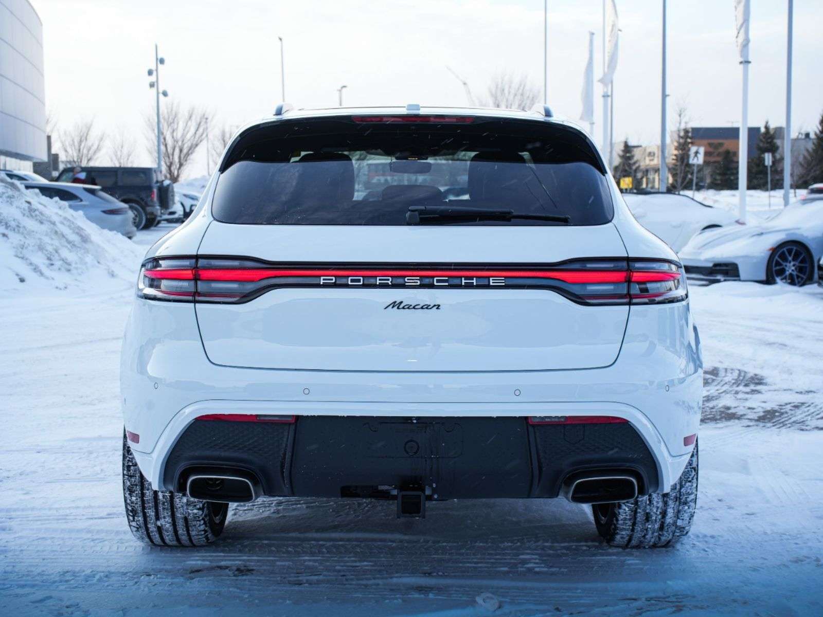 2026 Porsche Macan thumb 6