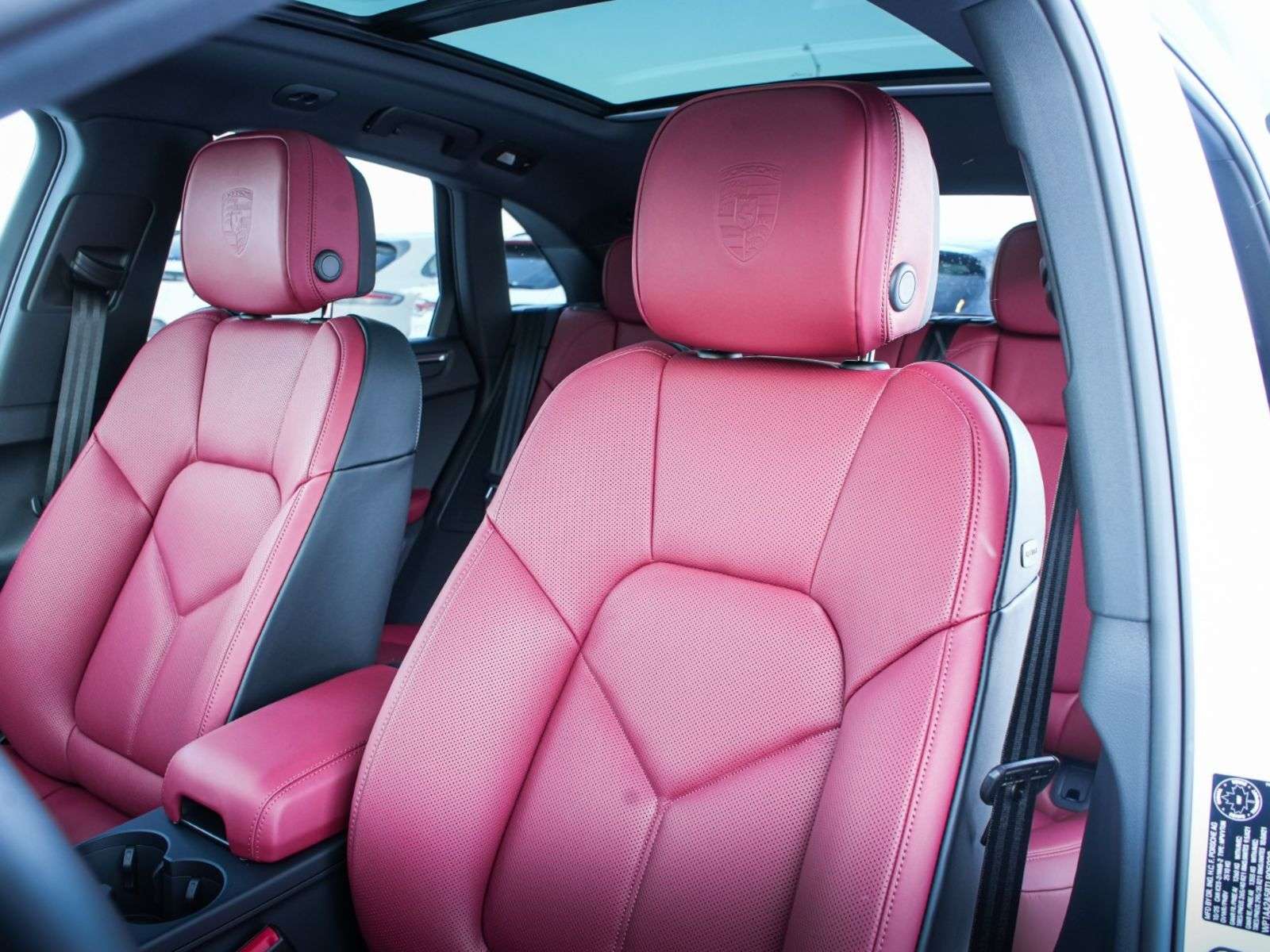 2026 Porsche Macan thumb 15