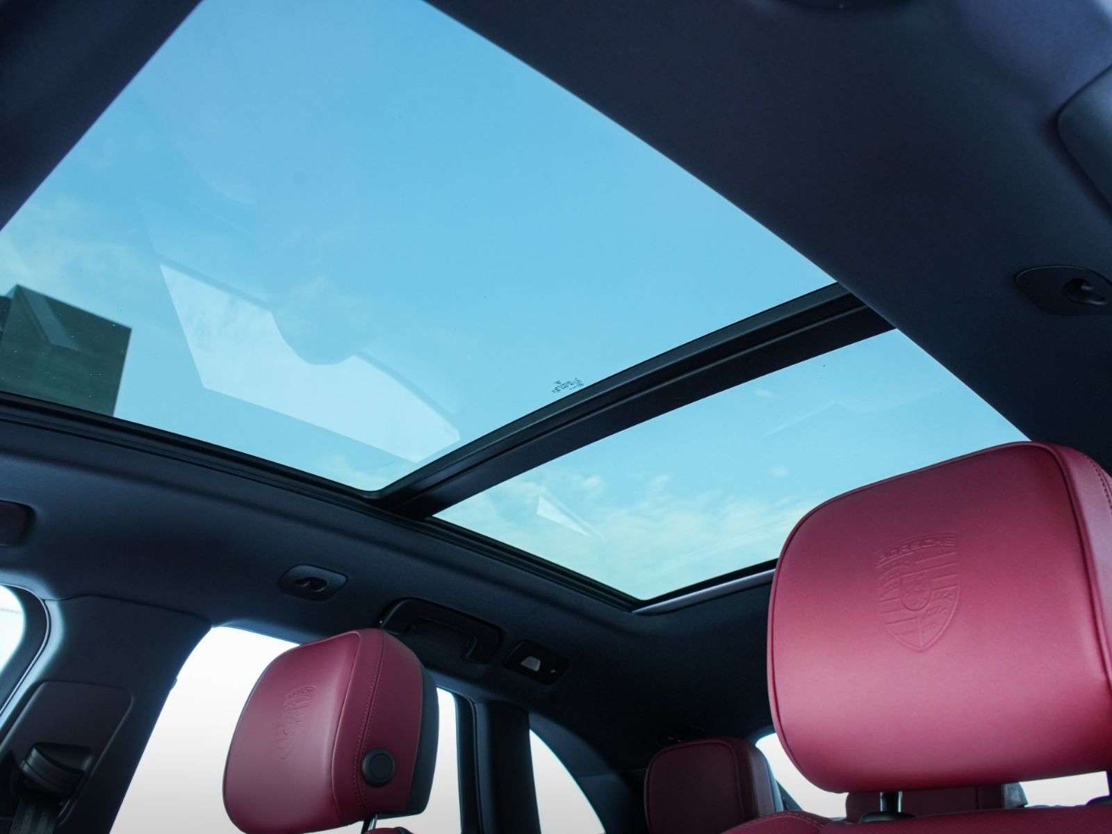 2026 Porsche Macan thumb 27