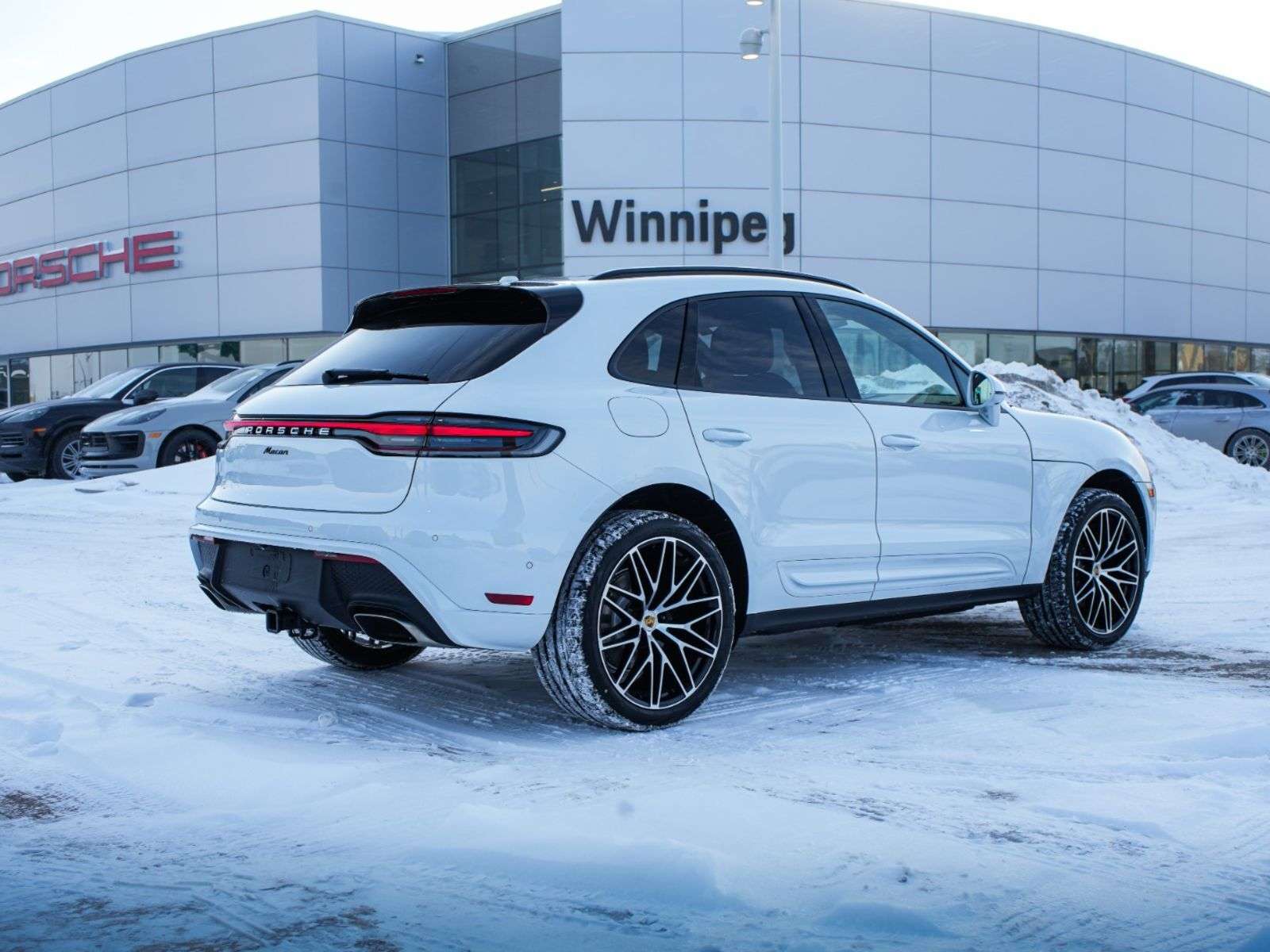 2026 Porsche Macan thumb 7