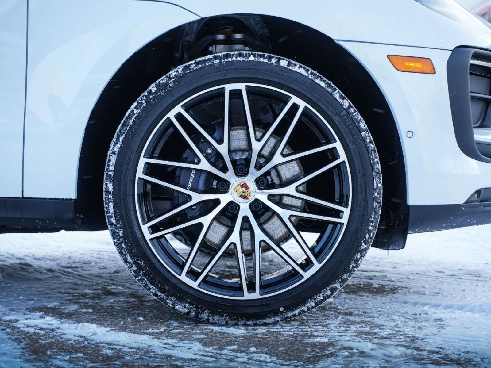 2026 Porsche Macan alt 2