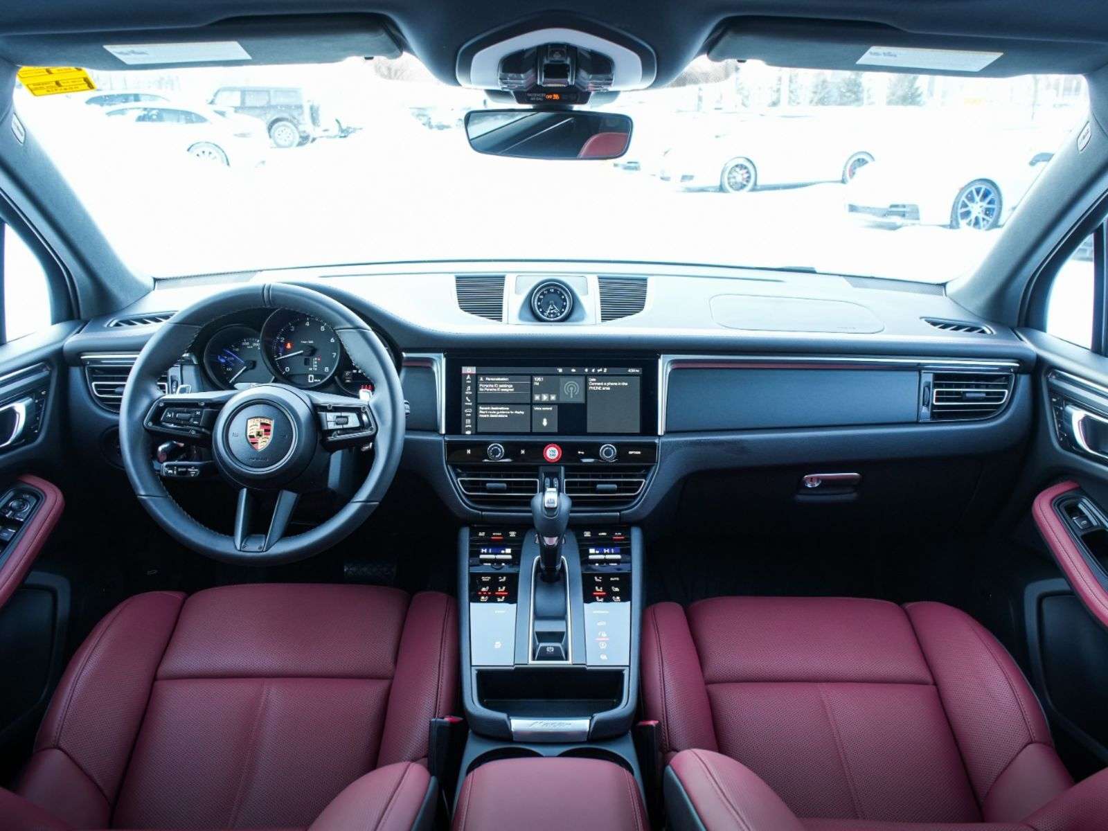2026 Porsche Macan alt 3
