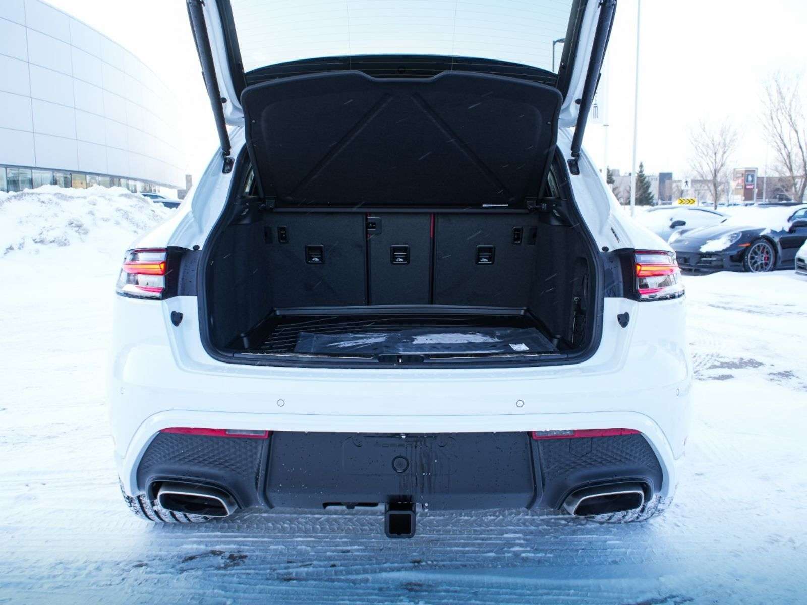 2026 Porsche Macan thumb 9