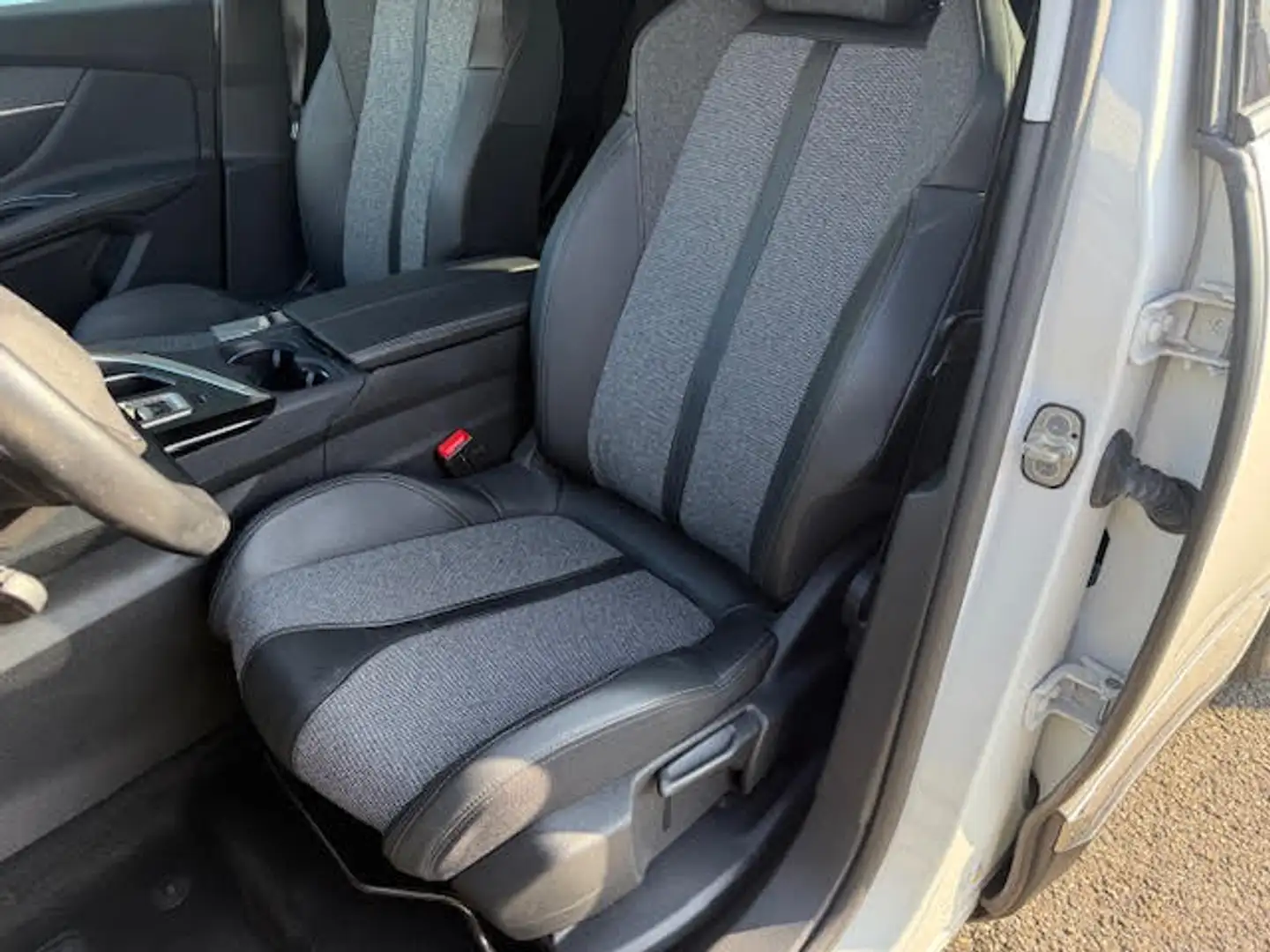 Peugeot 3008 1.2 PURETECH 130 EAT8 ALLURE+ATTELAGE Blanc - 2