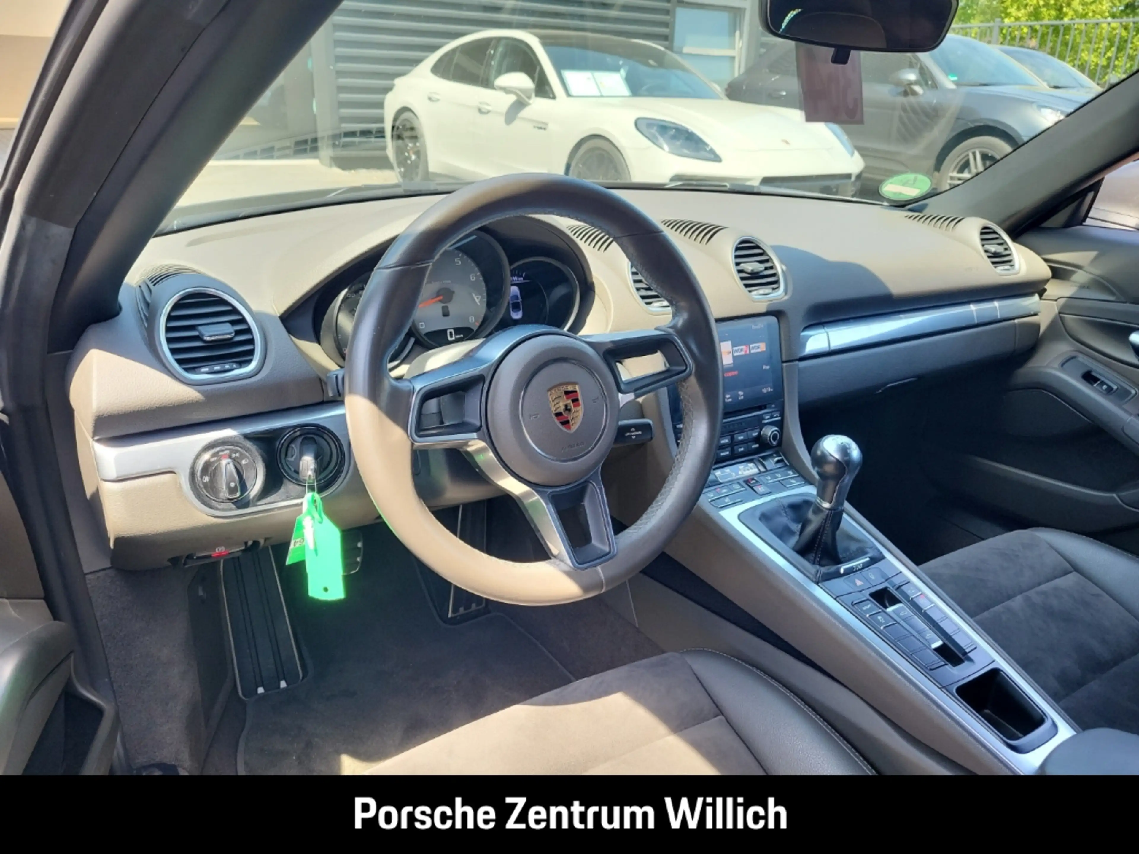 Porsche Boxster 718 S — photo 13