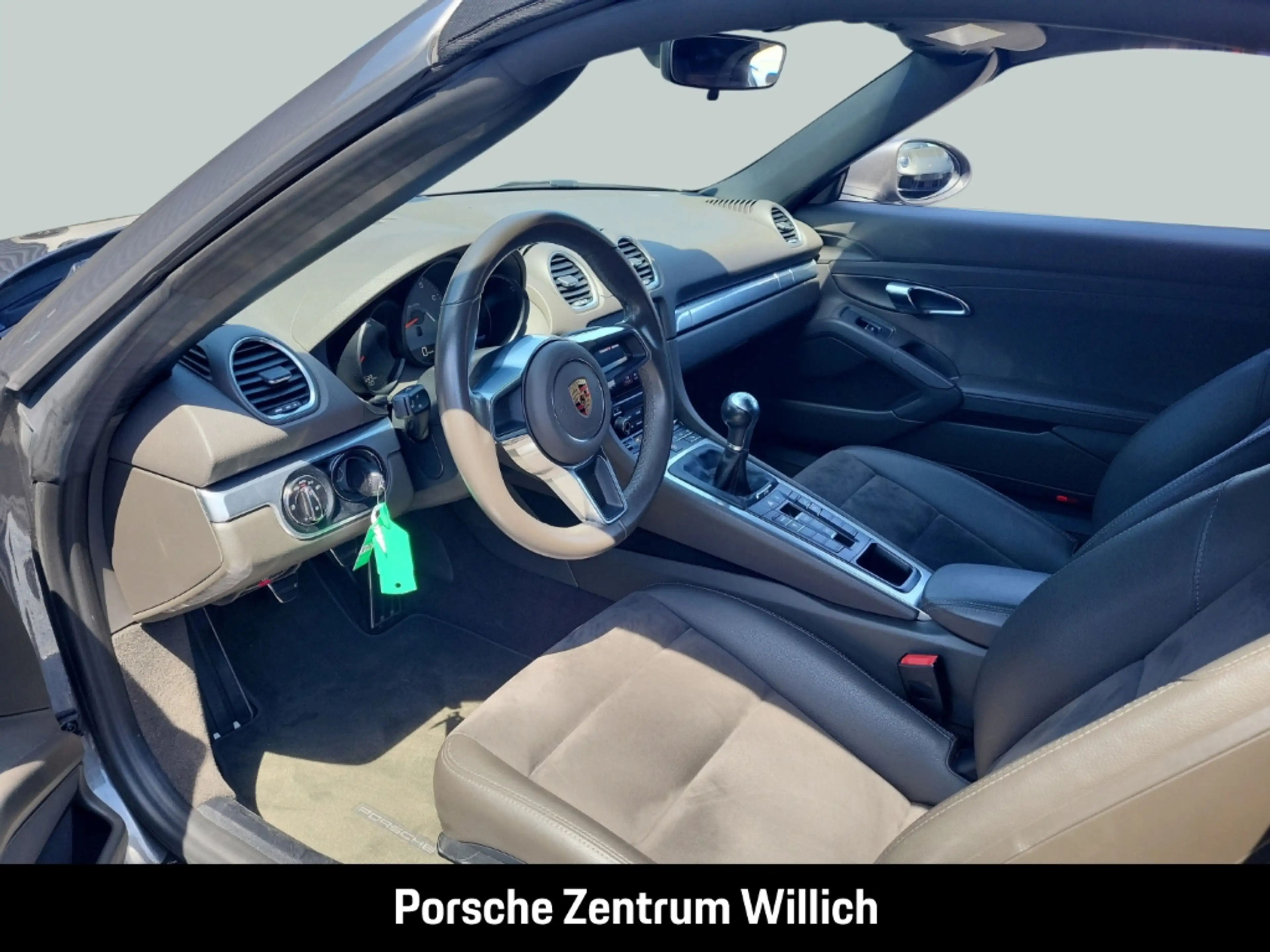 Porsche Boxster 718 S — photo 11