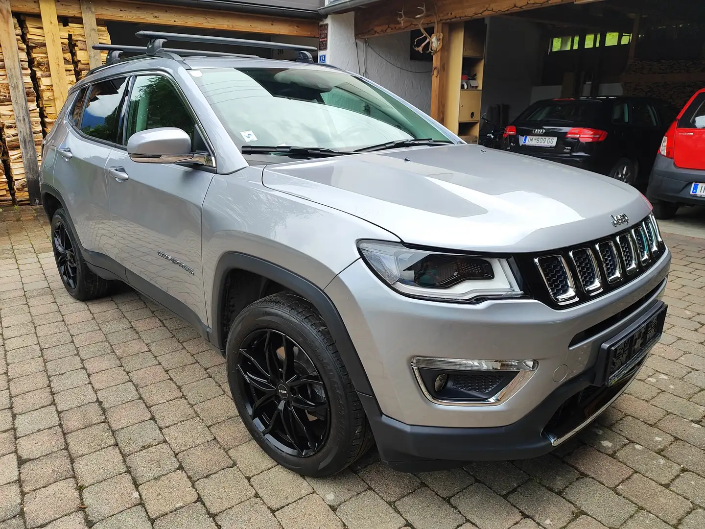 Jeep Compass Compass 2,0 MultiJet II AWD Limited Aut. Limited Silber - 2