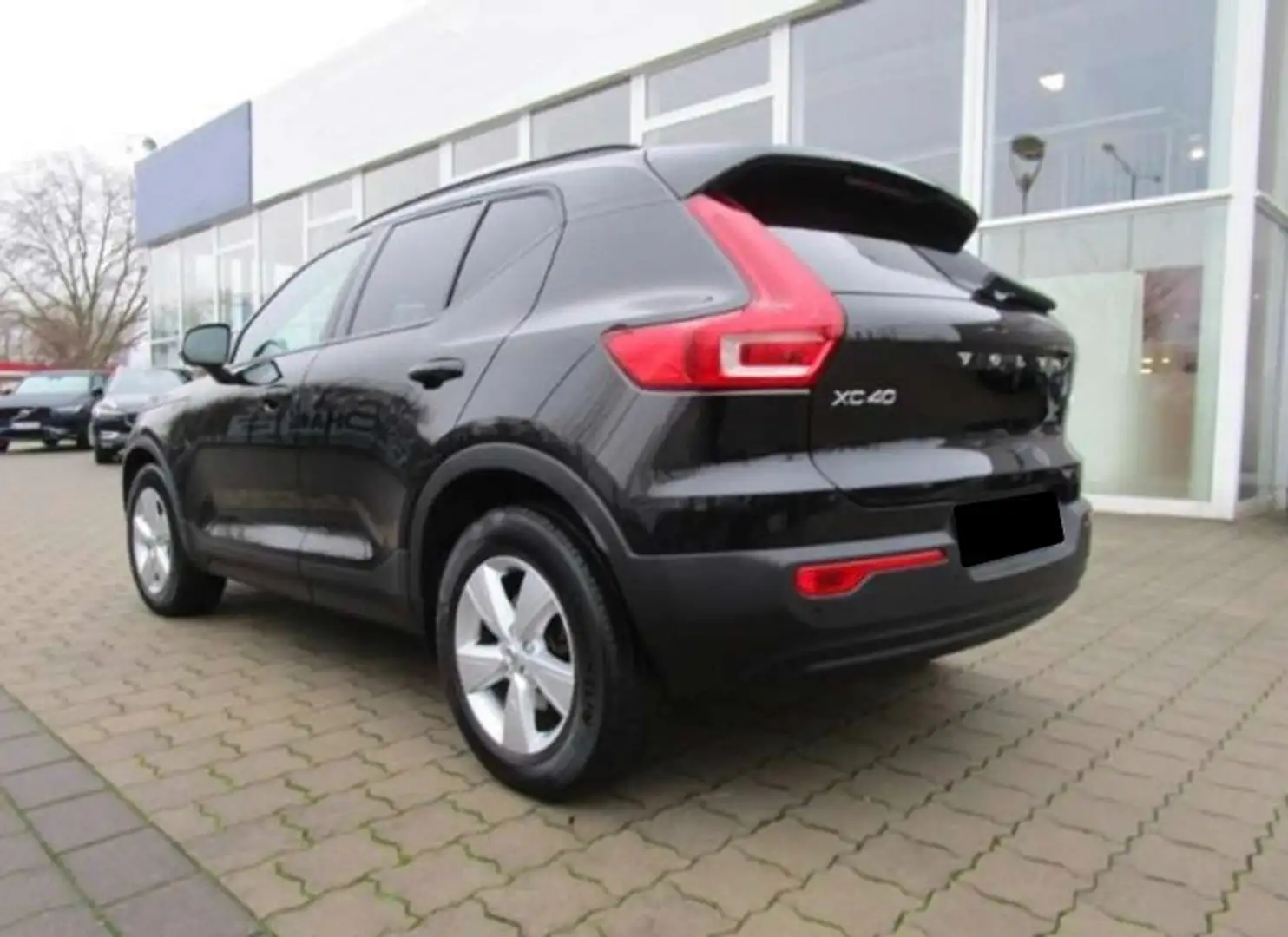 Volvo XC40 B3 Mild Hybrid benzina Essential Nero - 2
