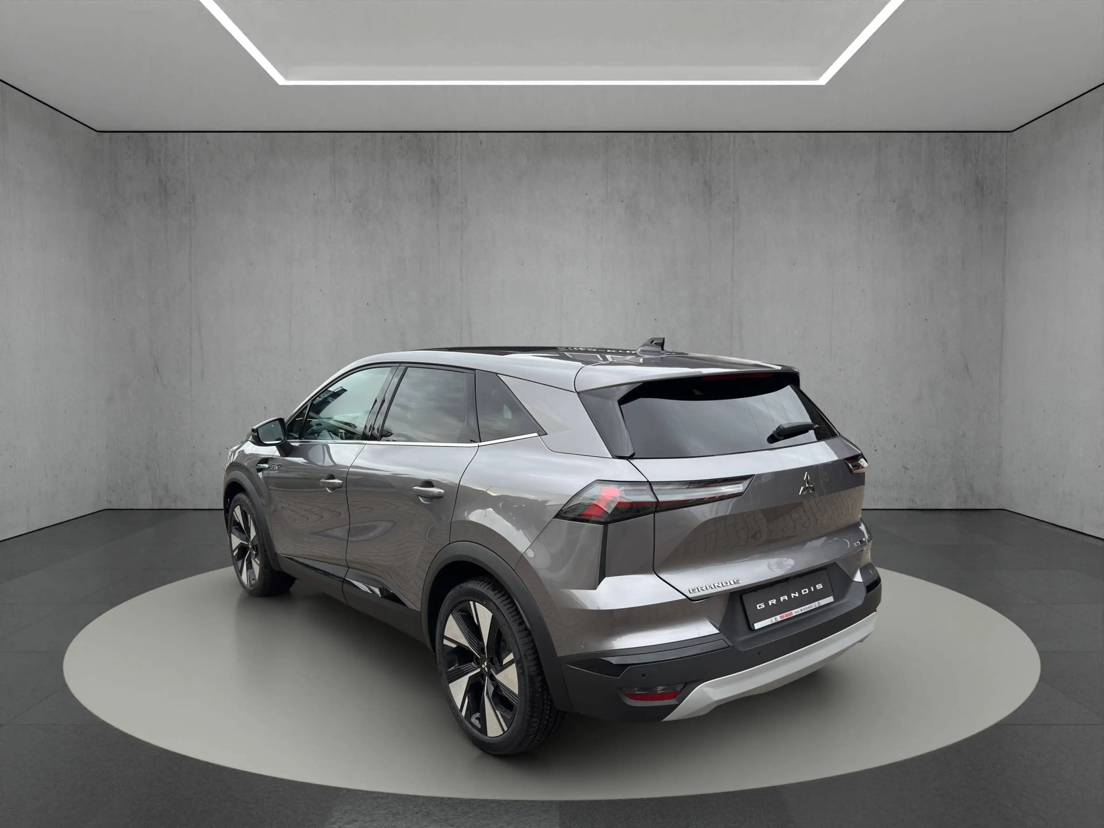 Mitsubishi Grandis Diamant TOP 1.8 Hybrid — photo 4