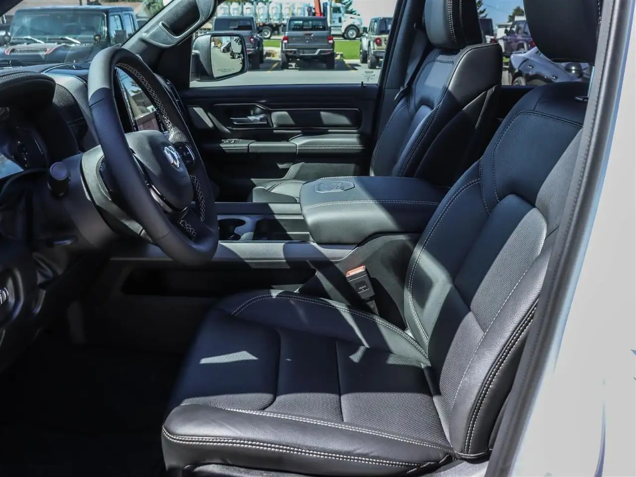 RAM 1500 снимка RAM 1500