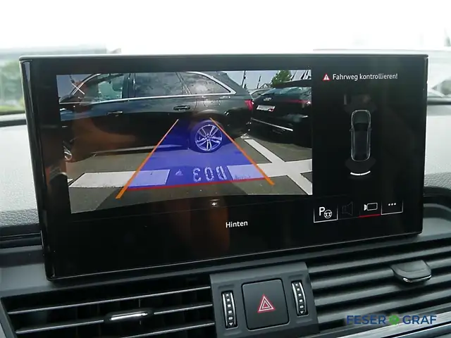 Audi Q5 view 8