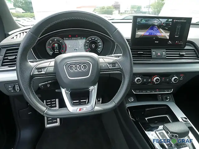 Audi Q5 view 4