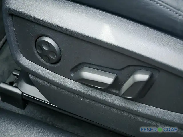 Audi Q5 view 10