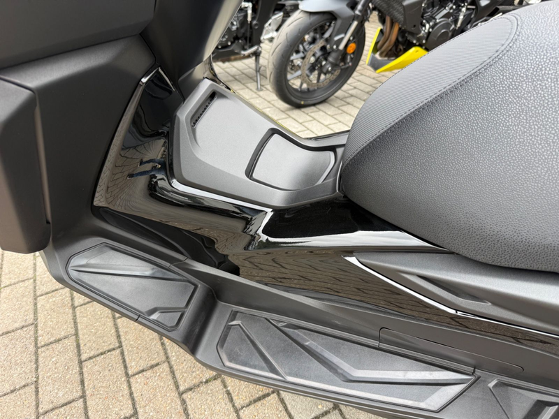 Honda Forza 350 — photo 12