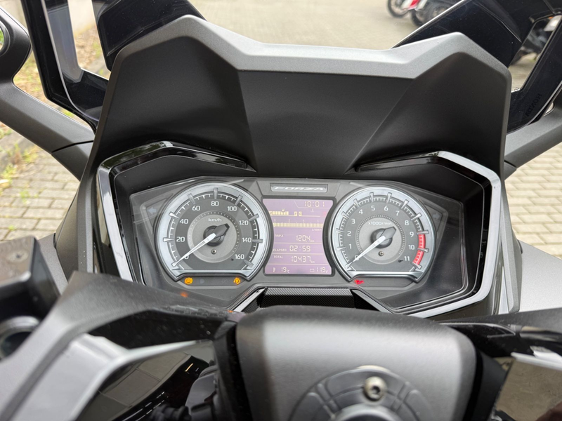 Honda Forza 350 — photo 10