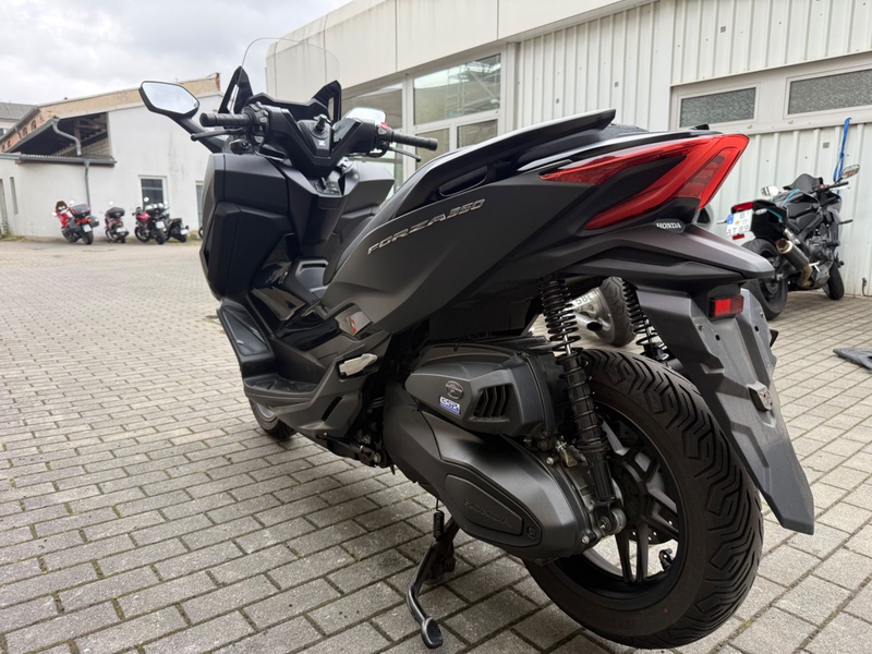 Honda Forza 350 — photo 6