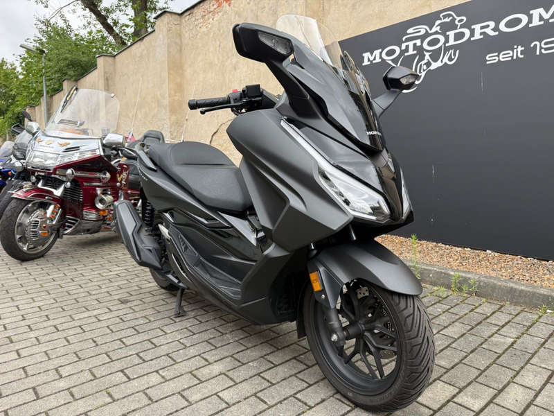 Honda Forza 350 — photo 3