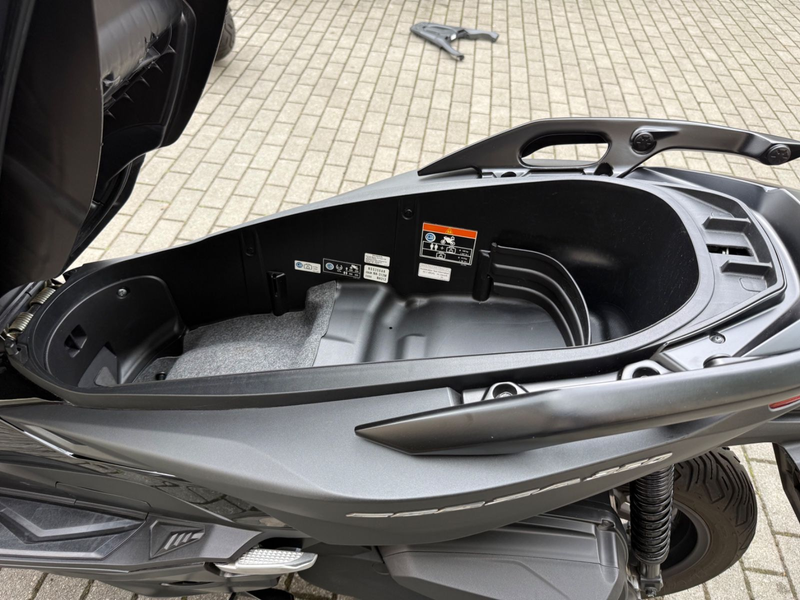 Honda Forza 350 — photo 8