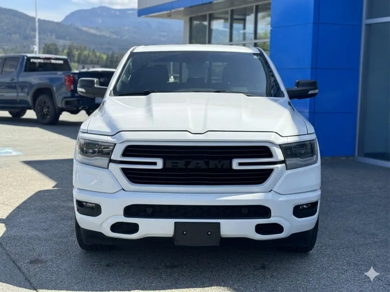 RAM 1500 снимка RAM 1500