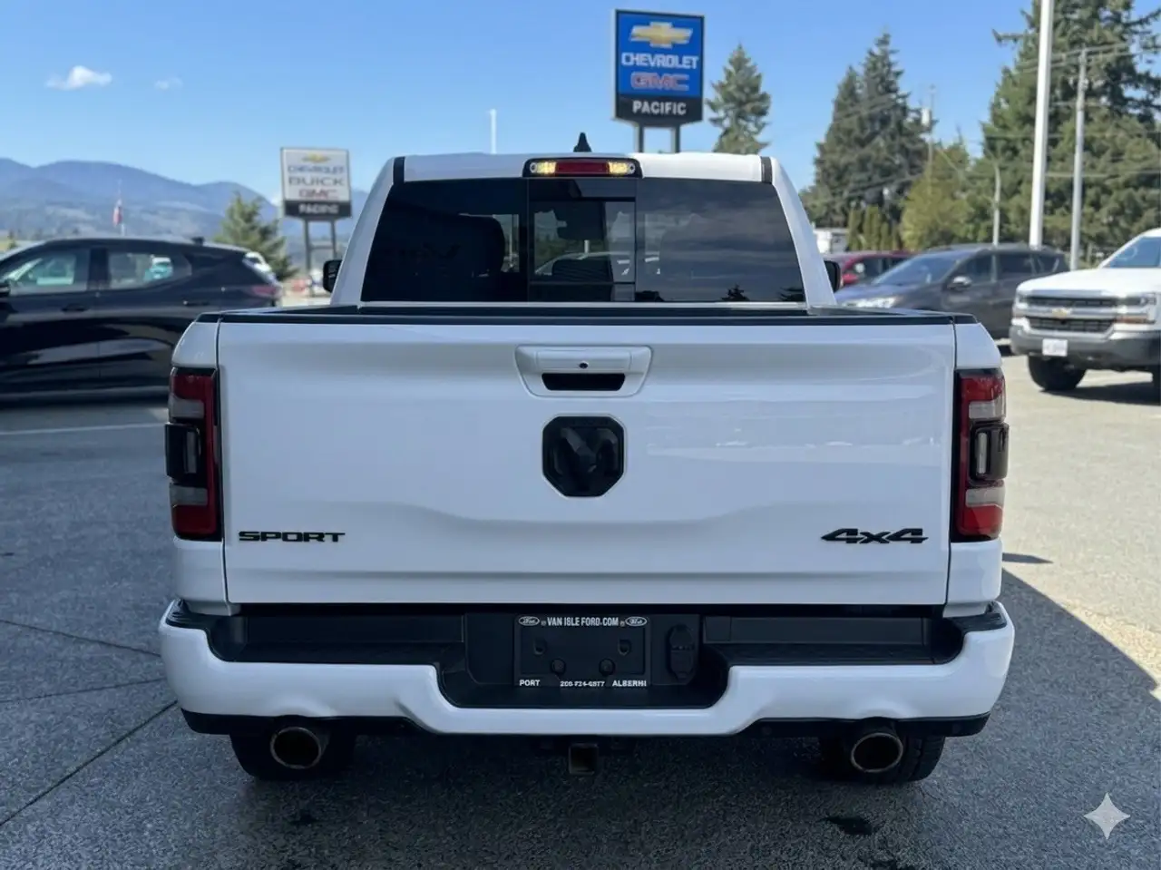 RAM 1500 снимка RAM 1500