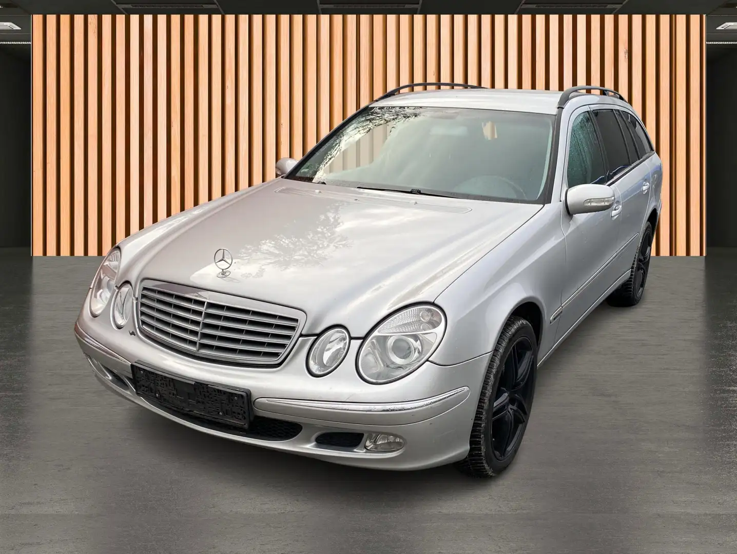 Mercedes-Benz E 200 T Kompressor crna - 2