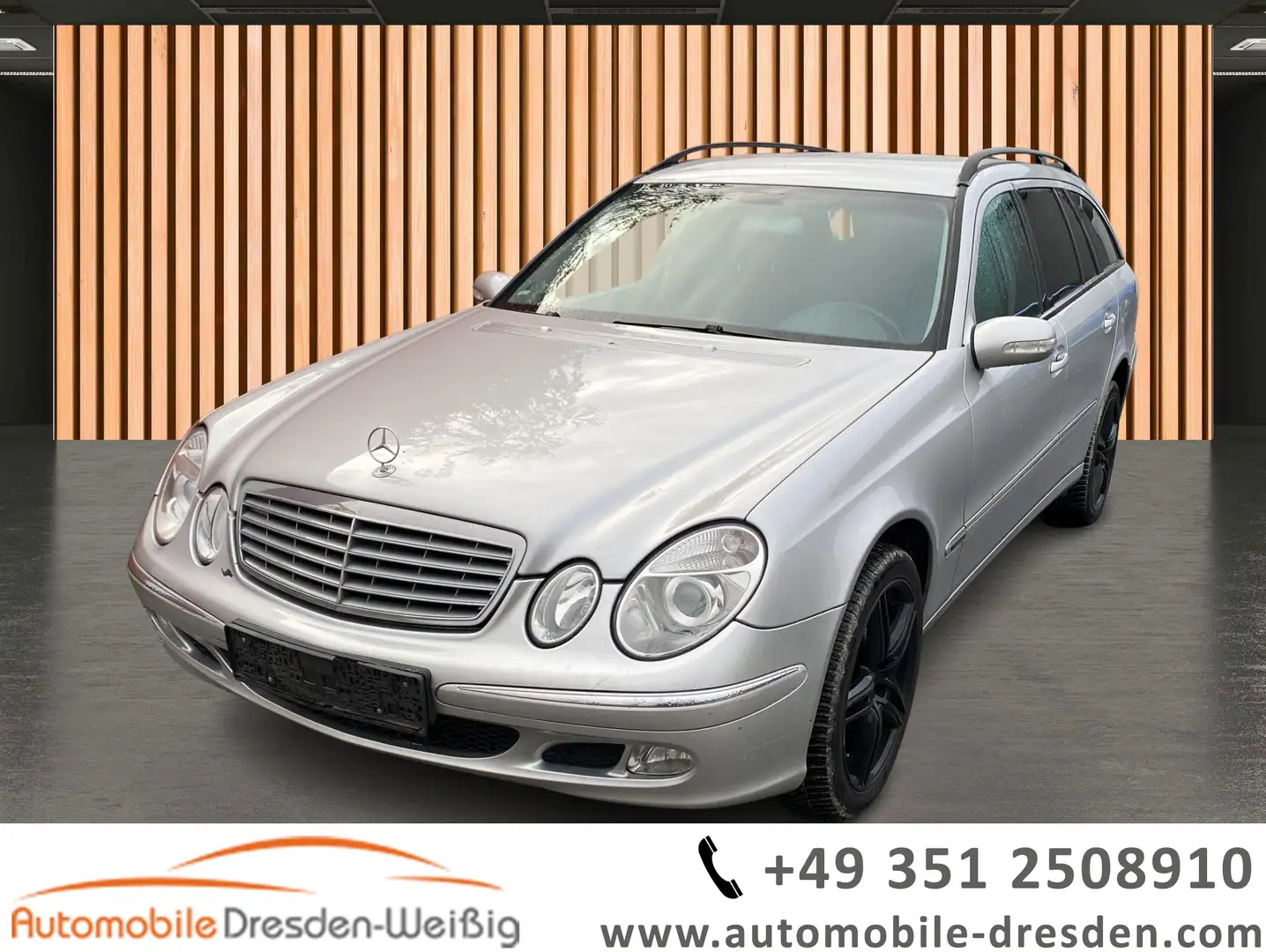 Mercedes-Benz E 200 T Kompressor crna - 1