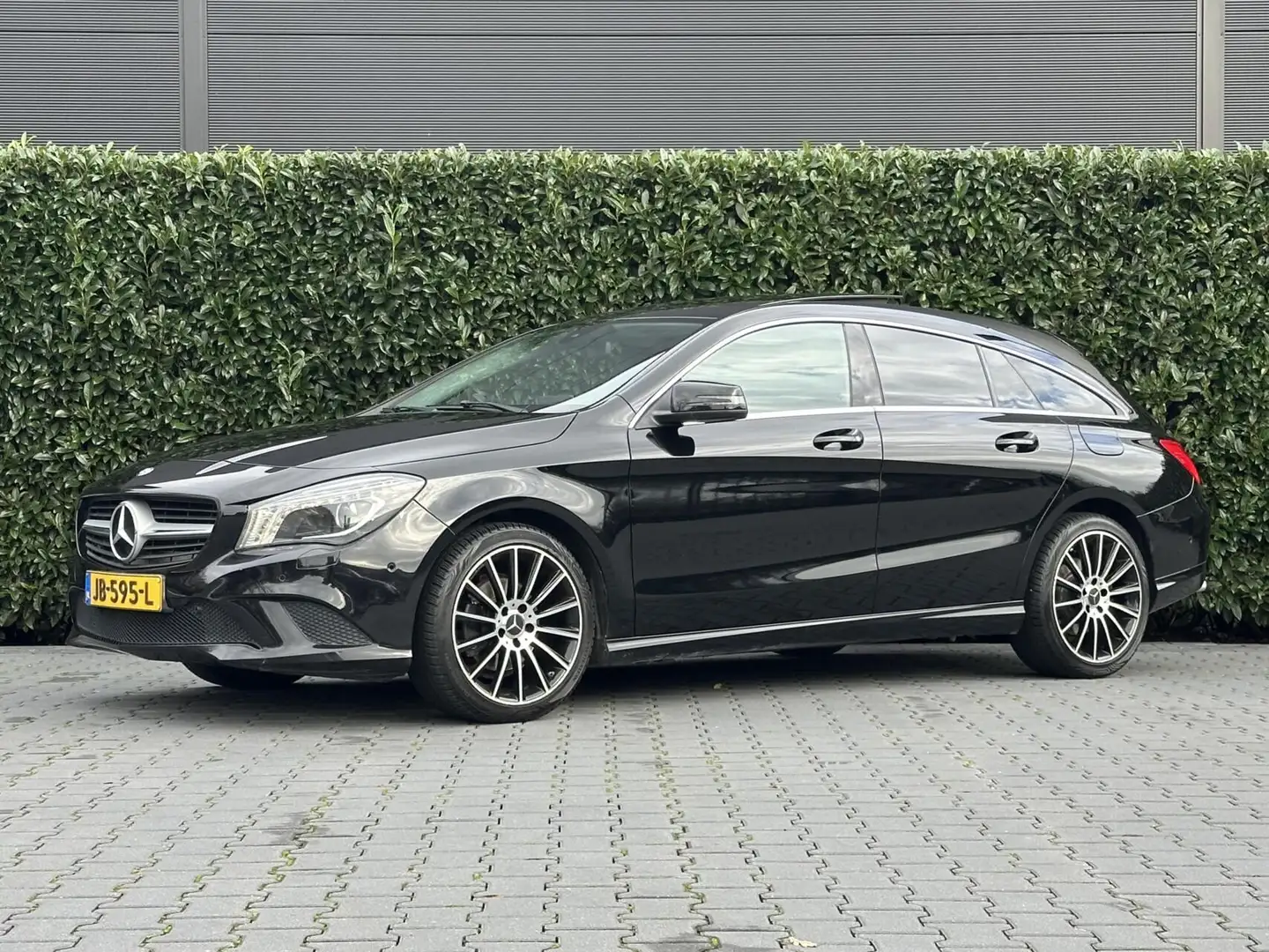 Mercedes-Benz CLA 200 Shooting Brake Ambition, PANO, NAVI, CRUISE, LED, Noir - 1