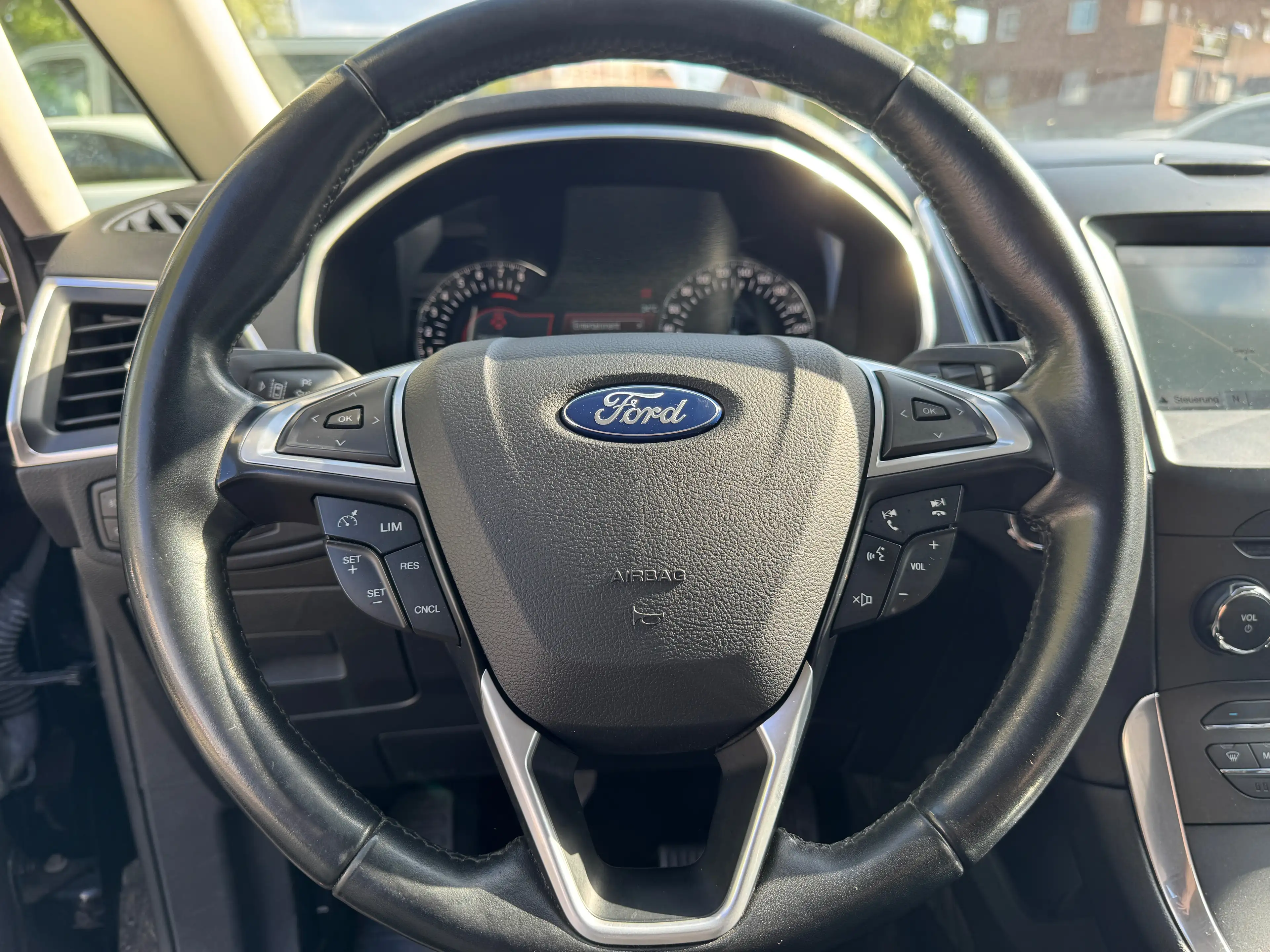 Ford S-Max Titanium Navi Klima 7 Sitzer 360 PDC Neu Reifen — photo 19