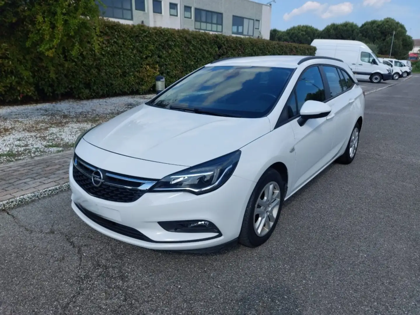 Opel Astra 1.6 CDTi 136CV automatica Sports Tourer Bianco - 1