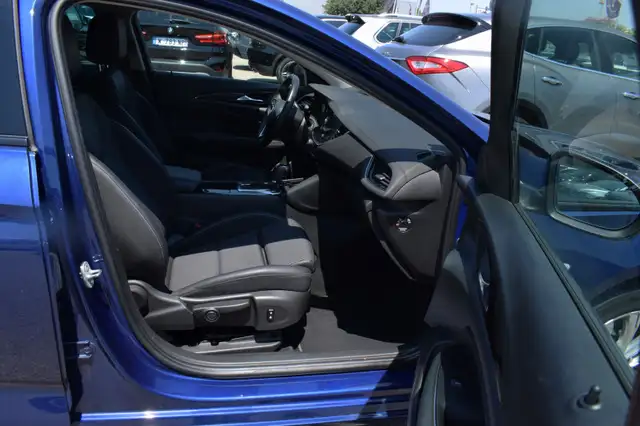 Opel Insignia view 4