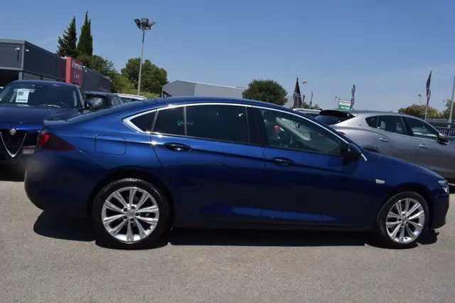 Opel Insignia view 5