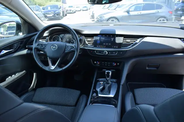 Opel Insignia view 2