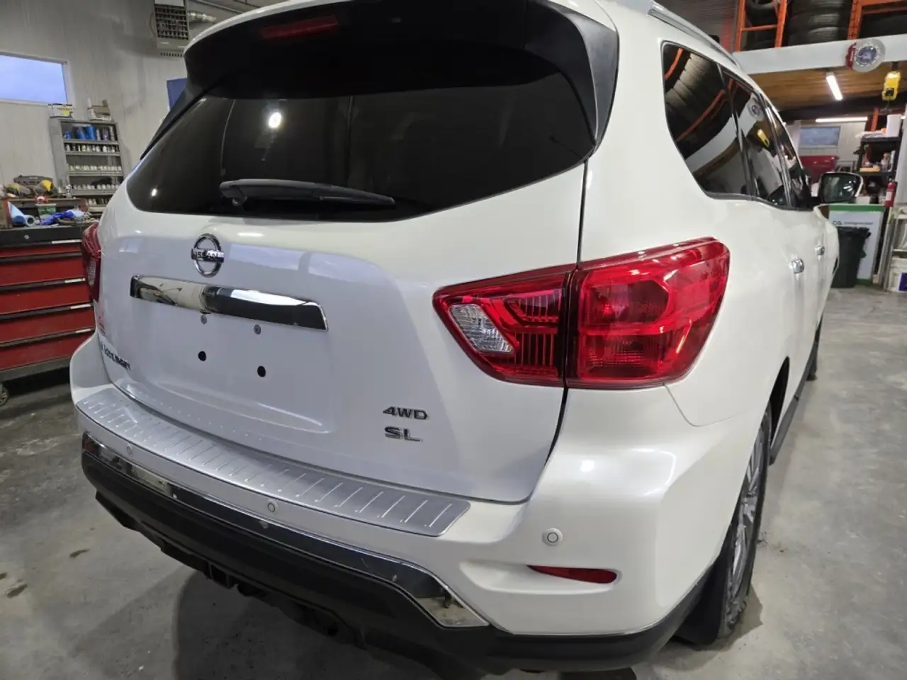 Nissan Pathfinder снимка Nissan Pathfinder