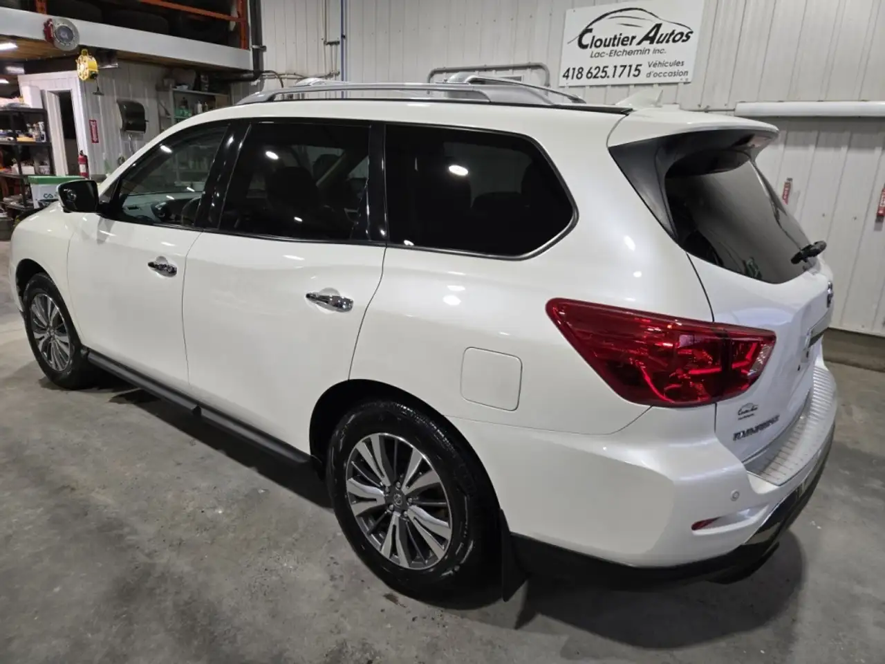 Nissan Pathfinder снимка Nissan Pathfinder