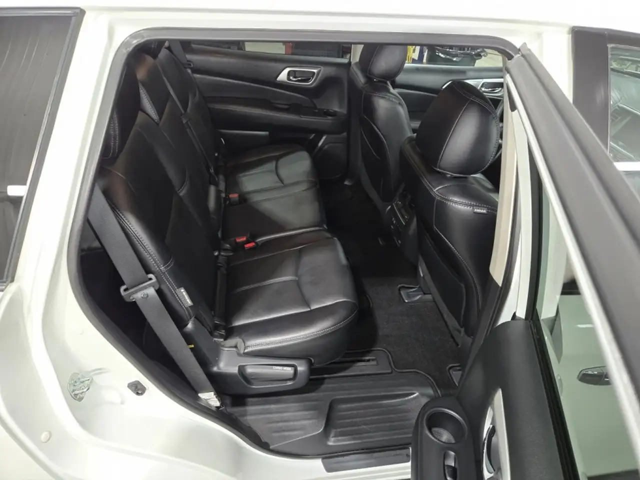 Nissan Pathfinder снимка Nissan Pathfinder