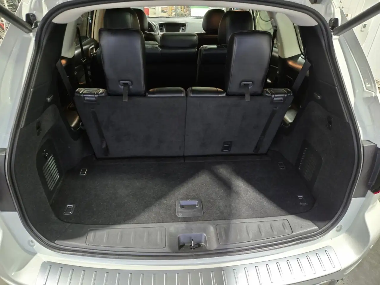 Nissan Pathfinder снимка Nissan Pathfinder
