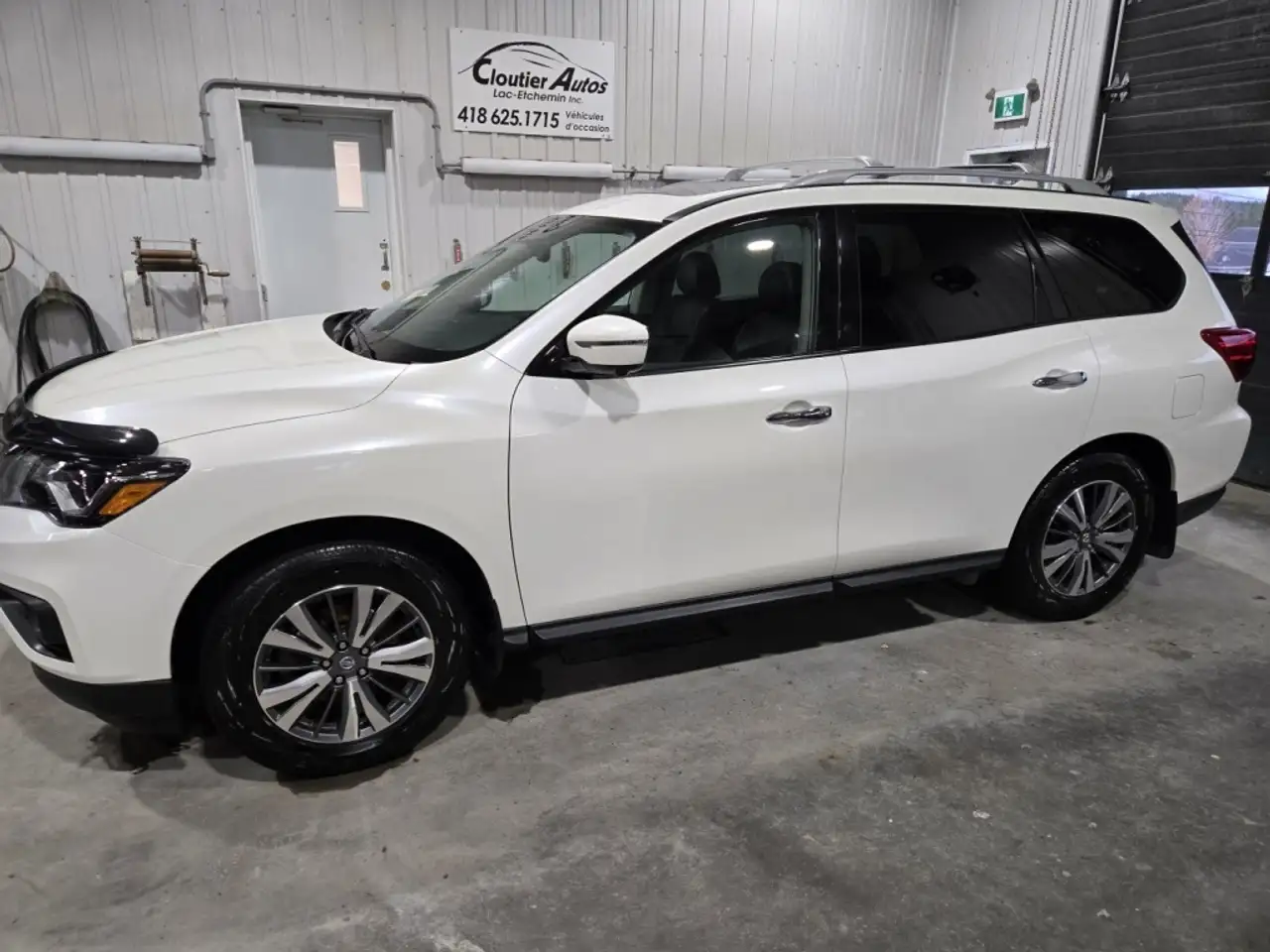 Nissan Pathfinder снимка Nissan Pathfinder